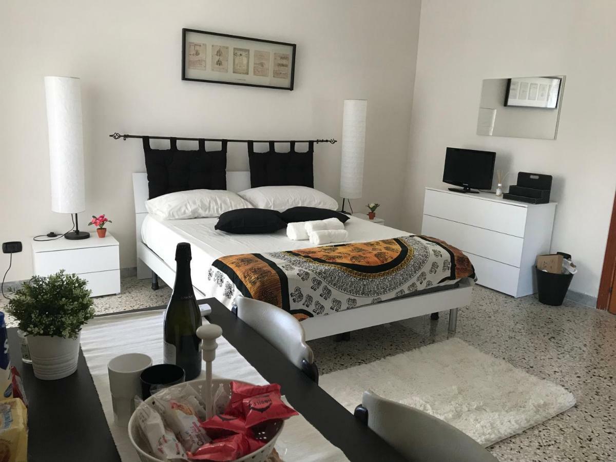 Little Room Салерно Екстериор снимка
